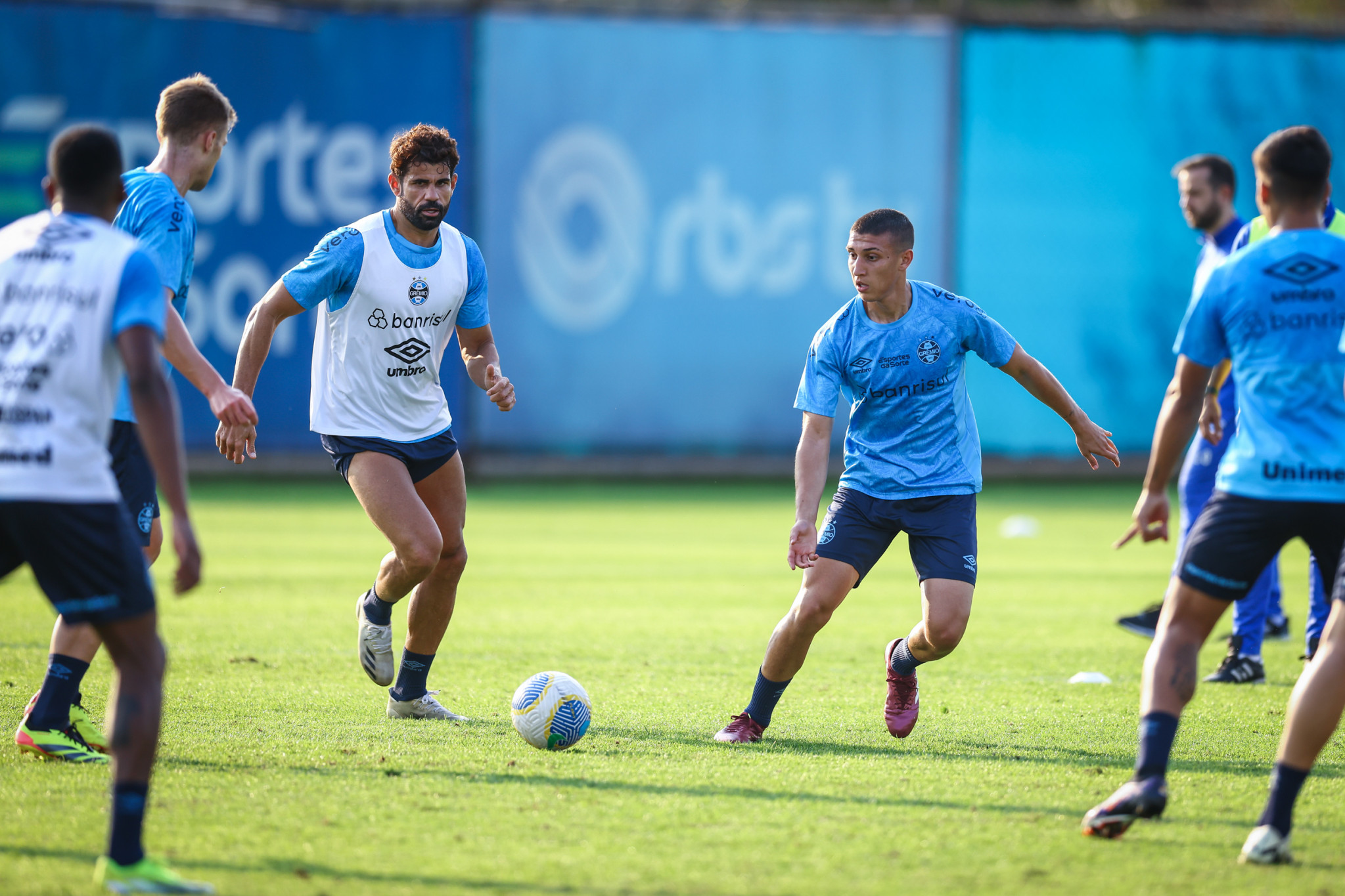 No Grêmio Diego Costa e Braithwaite treinam Rochet não no Inter