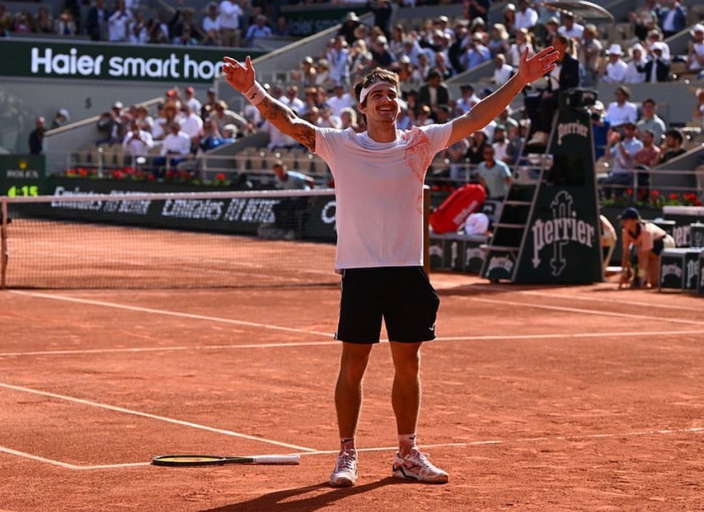 Paranaense faz história e bate o tenista número 2 do mundo em Roland Garros